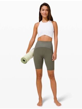 Lululemon Blissful Bend Super High-Rise Short 8", Army Green Size 0 work out
